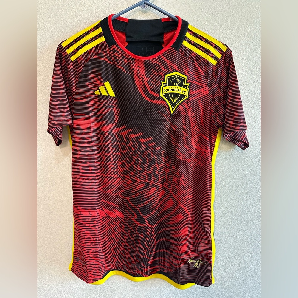 Adidas MLS Seattle SOUNDERS FC Bruce Lee Soccer Jersey Men’s Size Medium NEW $90